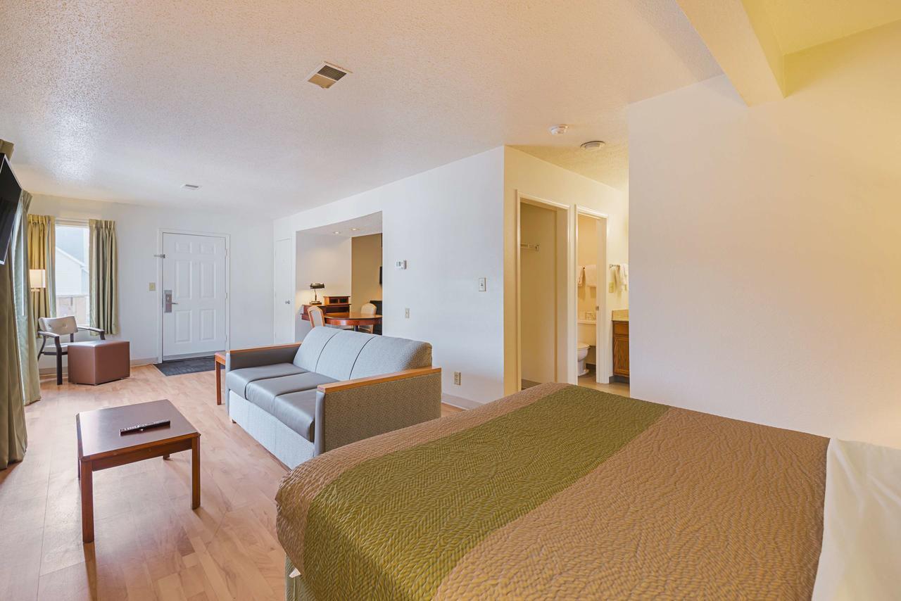 Hotel 6-greensboro, Nc